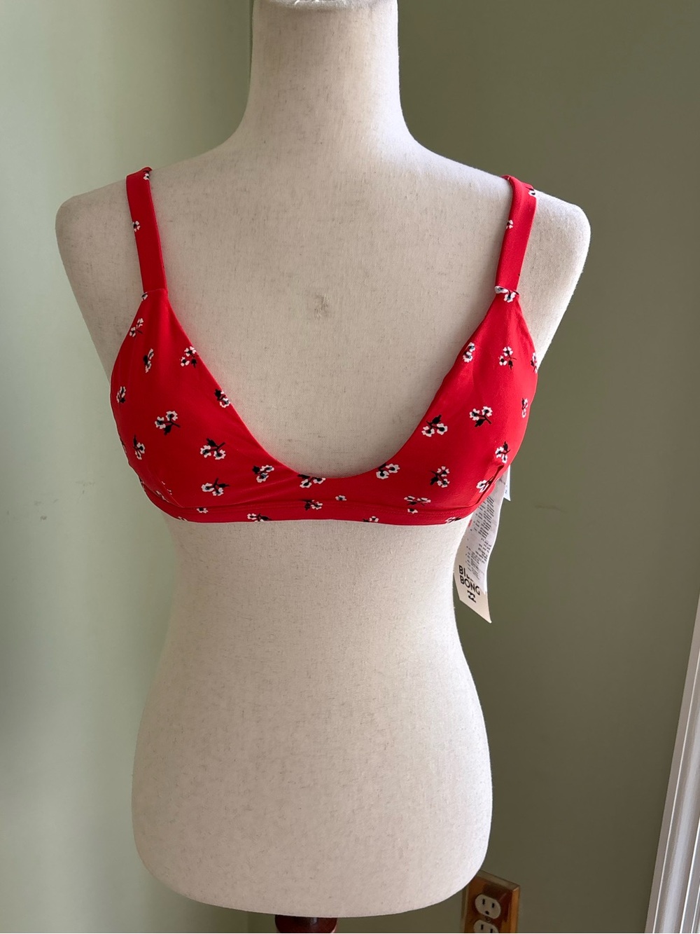NWT Billabong Bikini top. Red print/ Gone Away Fixed Tri  size L.